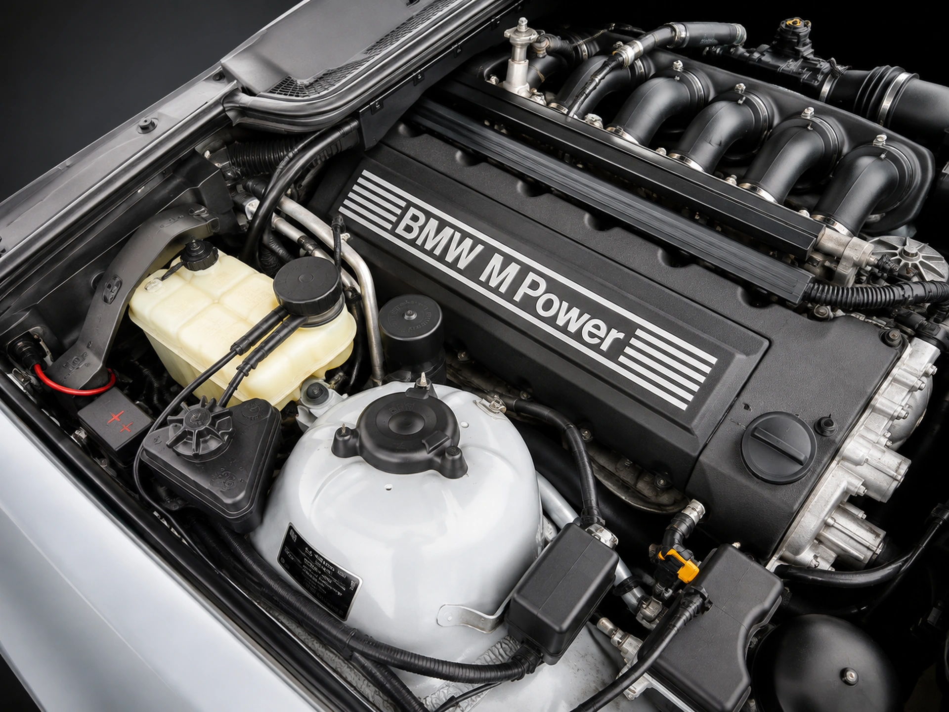 Motore BMW S50B32 vista laterale